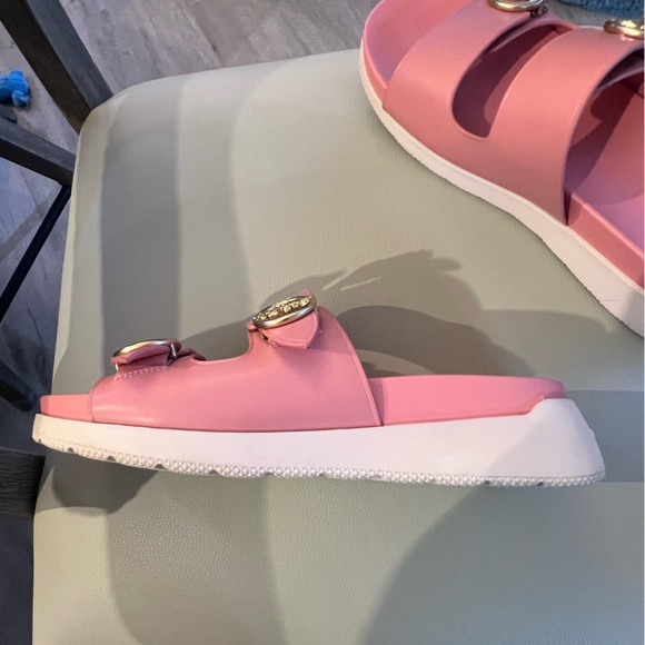 COACH PRETTY 😍 IN PINK SLIDES 9.5 excellent condition Brass detailing - Picture 3 of 10